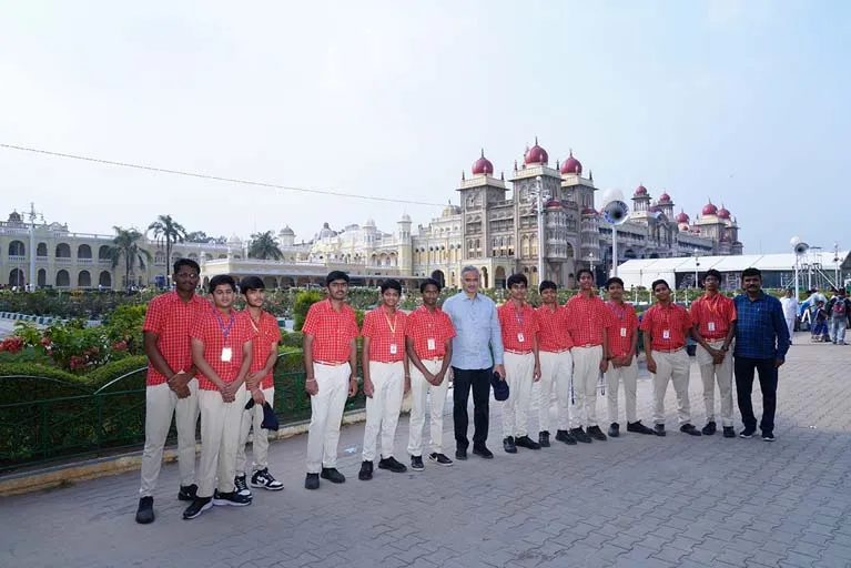 Travel around yatra